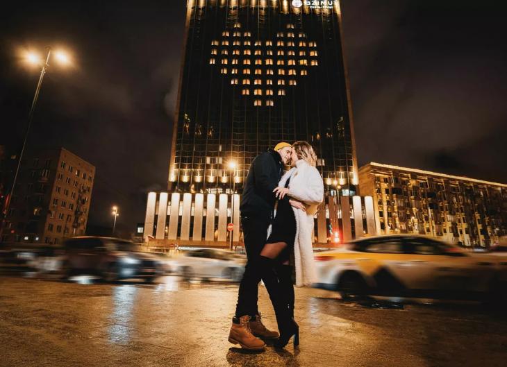AZIMUT Hotels вновь включает любовь AZIMUT Hotels вновь включает любовь